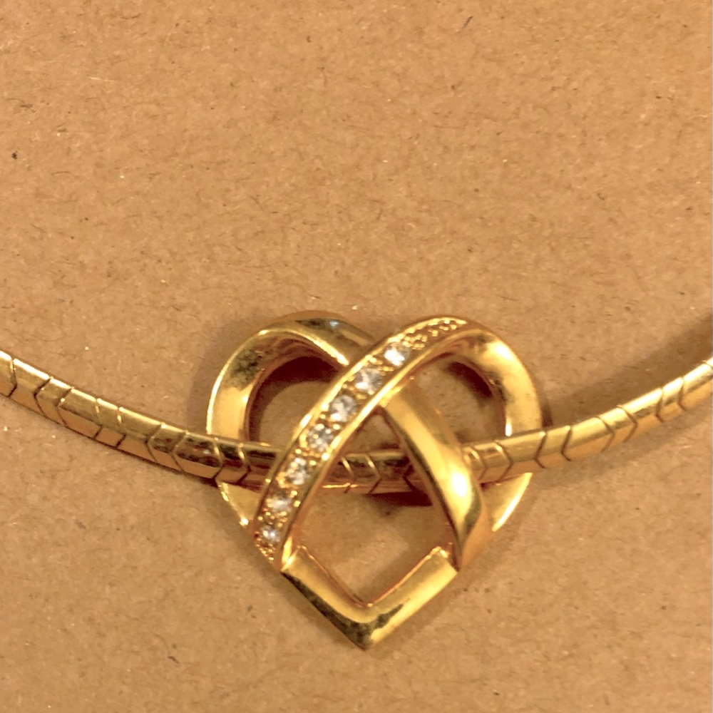 Necklace gold tone